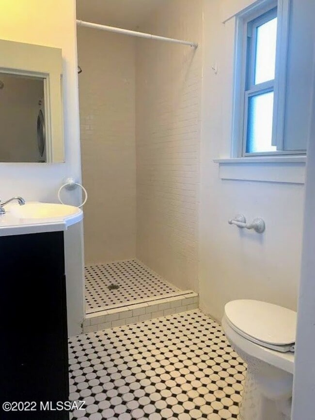 Building Photo - Charming 4BR/2BA Vintage Home in Historic ...