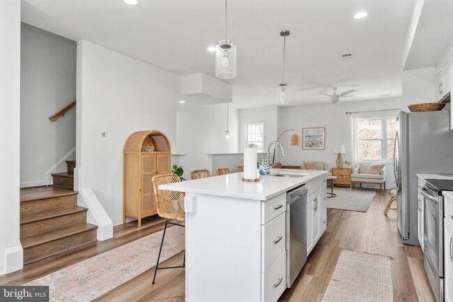 Building Photo - 308 Douglas Ave