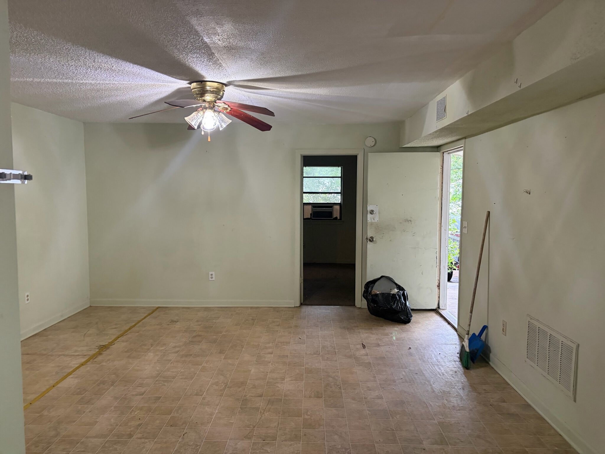 Building Photo - 5 N Crow Rd