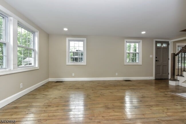 Building Photo - 6 Standish Ln