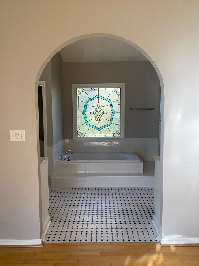 Building Photo - 3655 Liberty Ln