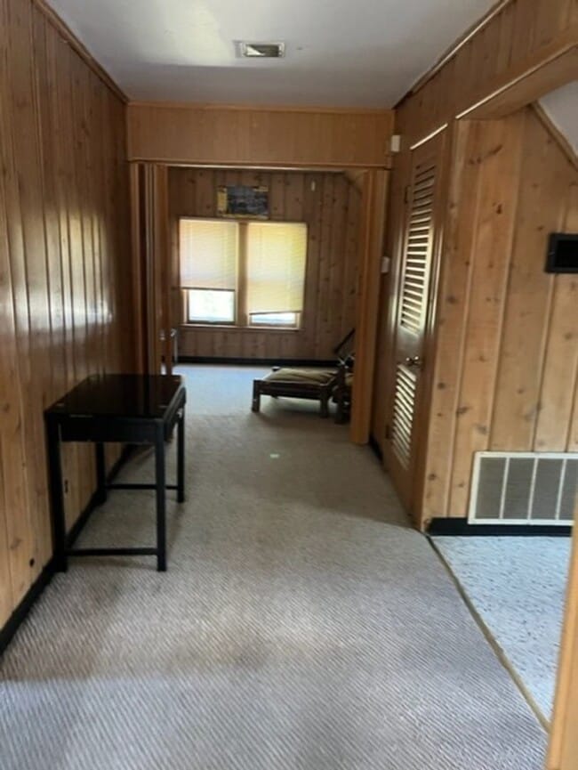 Building Photo - 7 Bedroom located Downtown Ann Arbor