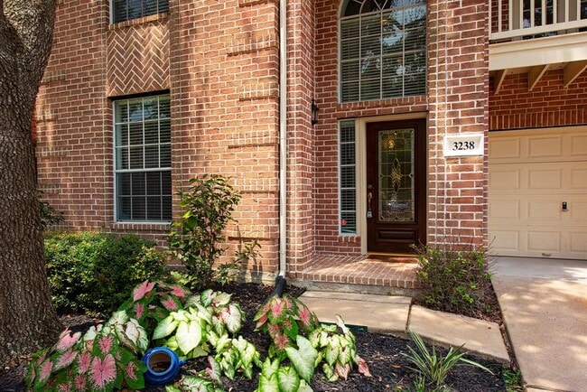 Building Photo - 3238 Enclave Ln