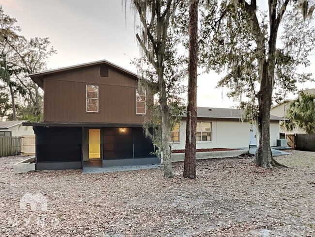 Building Photo - 632 Ephrata Dr