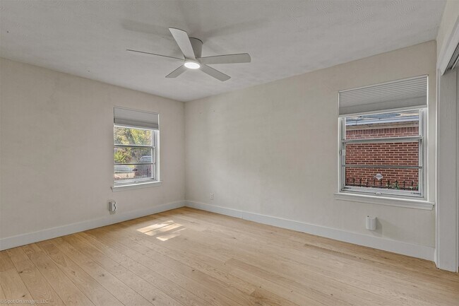 Building Photo - 1351 Dell Oak Dr