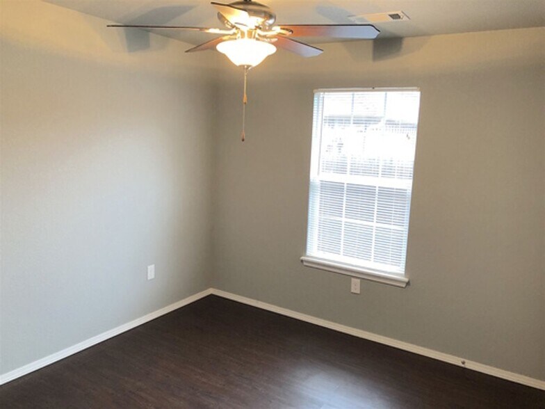 Building Photo - 2020 Ingalls Lane