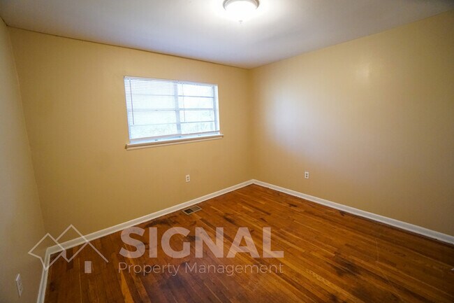 Building Photo - 1045 Walker Ave