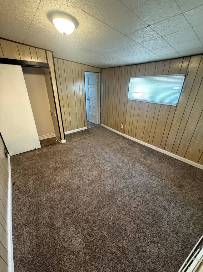 Building Photo - 2 Bedroom Home