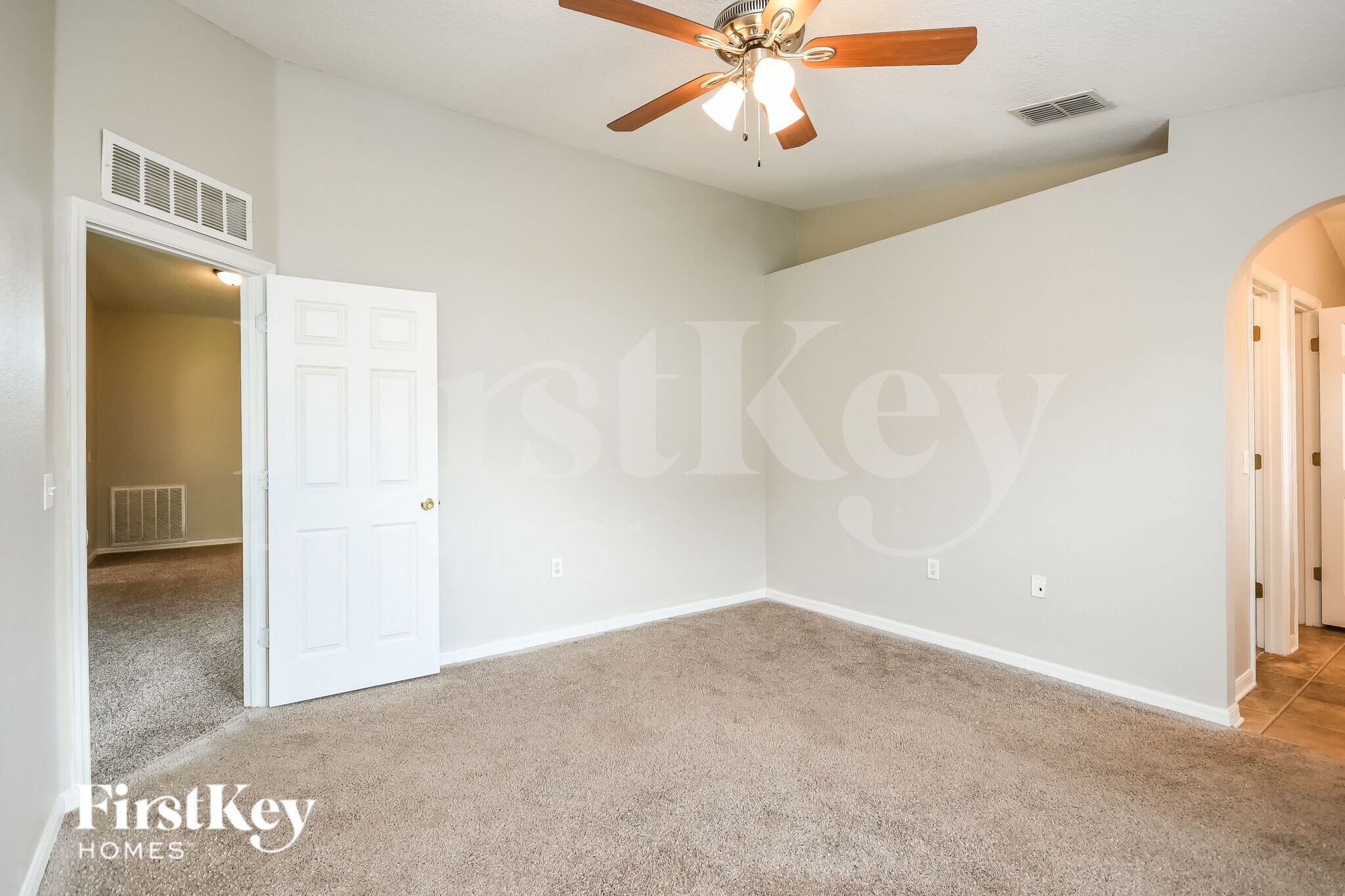 Building Photo - 926 Killarney Ln