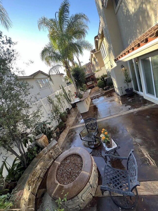 Building Photo - 4575 Avenida Privado