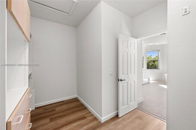 Building Photo - 16449 SW 84th Pl