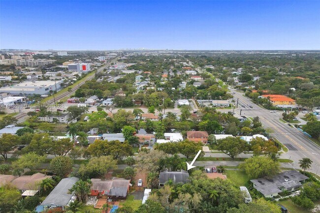Building Photo - 307 SW 11th Ct