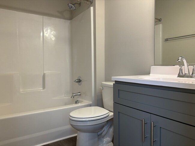 Building Photo - 3 Bedroom, 2 Bathroom Apartment in Winston...