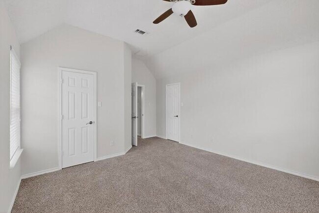 Building Photo - 1936 Gansett Dr