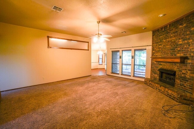 Building Photo - 3 bed/2 bathroom near State Highway 9