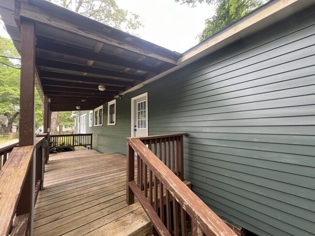 Building Photo - Spacious 5-Bedroom Home in Prime Zachary Location