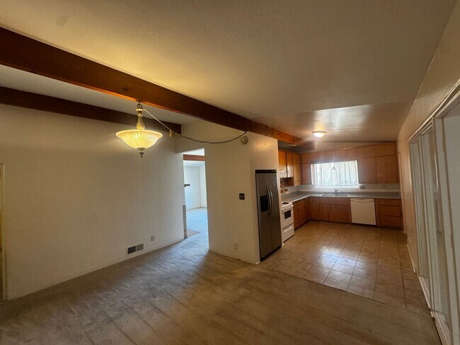 Building Photo - 3 Bed / 2 Bath Home Near Jerry Cline Park & Tennis Courts