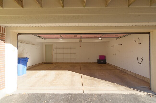 Building Photo - 2762 N Greenwood Ave
