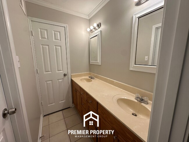 Building Photo - Spacious 4BR Cordova Home with Hardwood Floors, Fireplace & Fenced Yard
