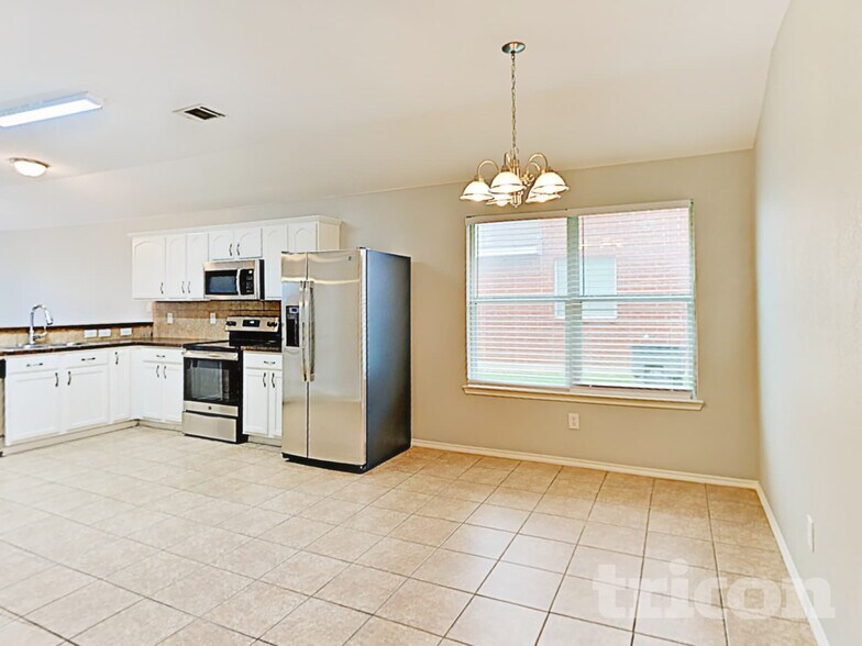 Building Photo - 626 Chapman Dr