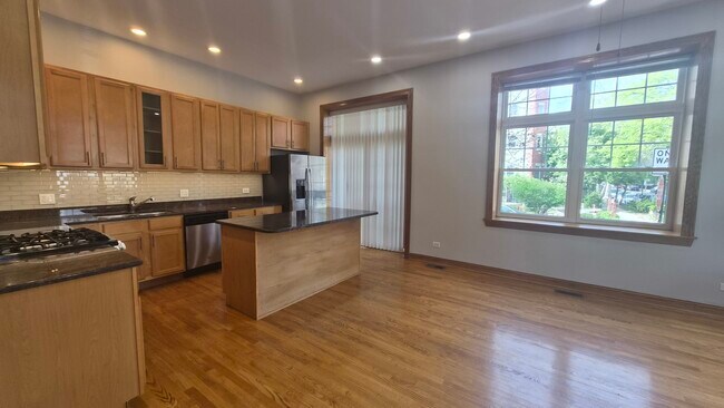 Building Photo - 1801 W Thomas St