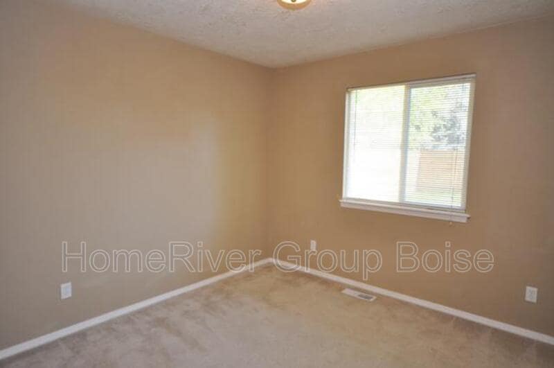 Building Photo - 16870 N Barrymore Dr