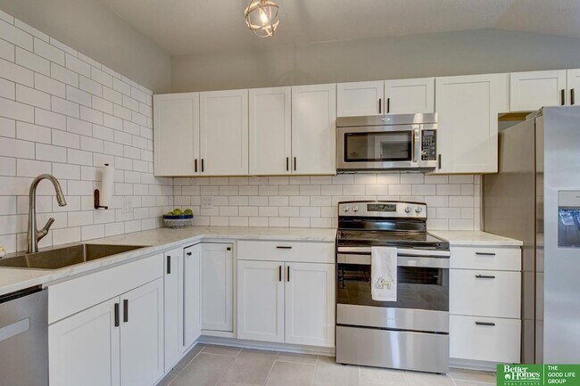 Building Photo - 6519 Parker St