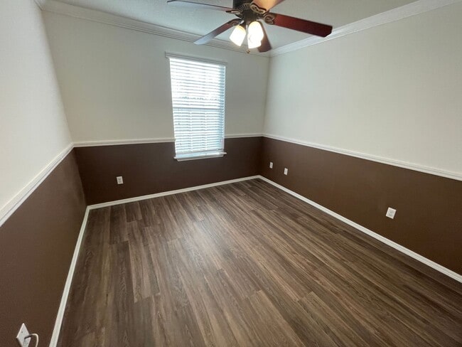 Building Photo - 3 Bed/2.5 Bath, 2 Story Townhome in Legacy Park