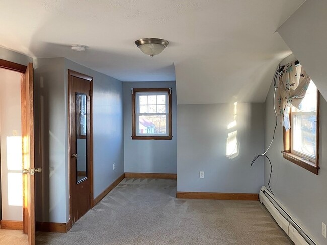 Building Photo - 16 Oakdale St