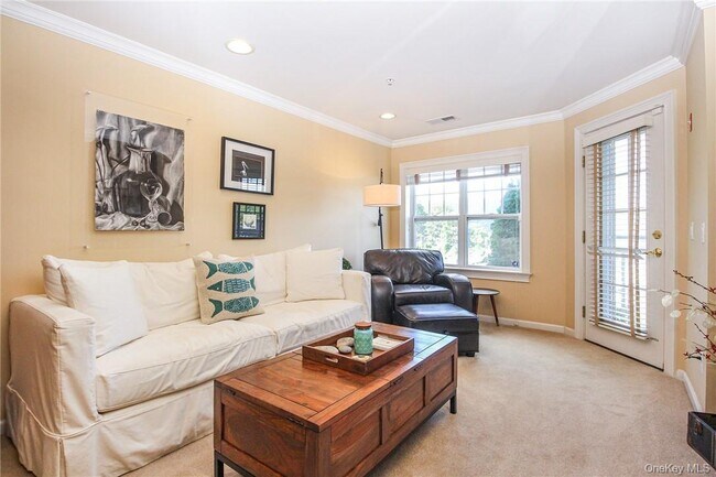 Building Photo - 213 Waterside Close