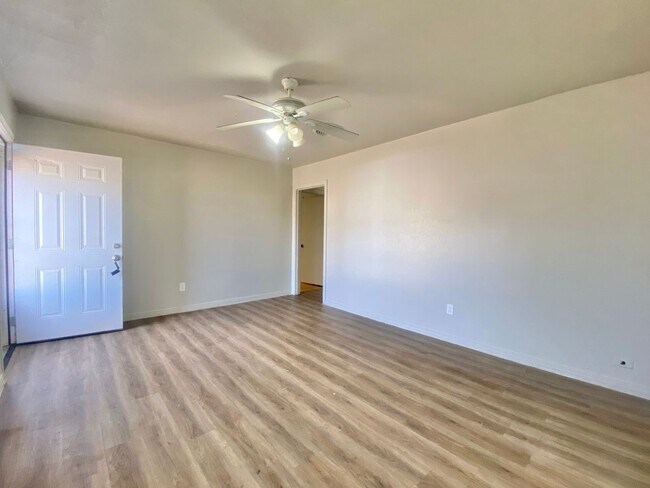 Building Photo - 2 bed 1 bath now available in Heart of Lubbock