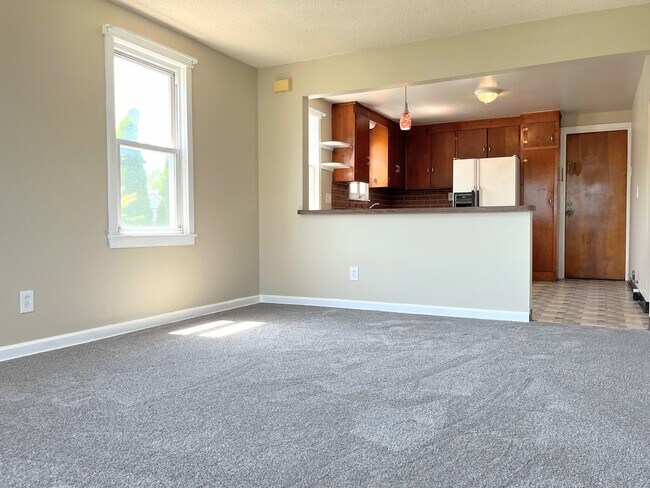 Primary Photo - 100 Kamper Ave