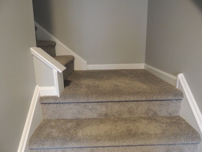 Building Photo - 404 Pinebrooke Cir