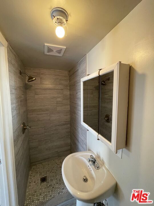 Building Photo - 3423 Walton Ave
