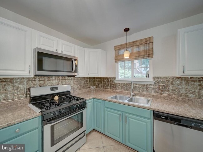 Building Photo - 8606 London Ct