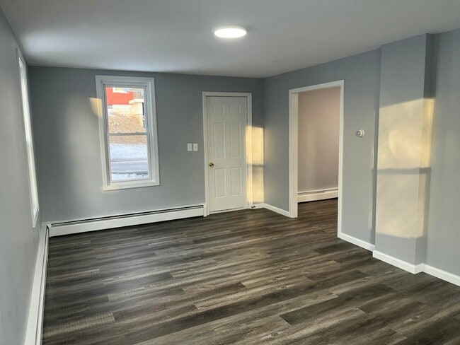 Building Photo - 349 E 5th St