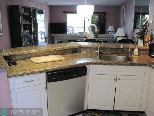 Building Photo - 2240 N Cypress Bend Dr