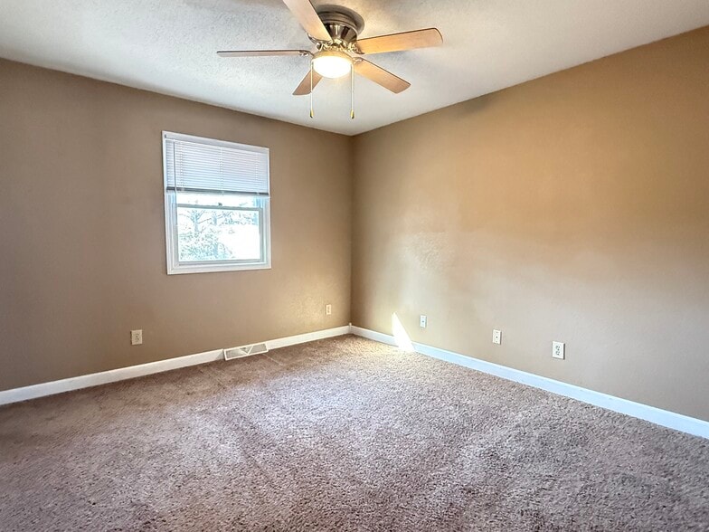 Building Photo - 2317 Independence Ct