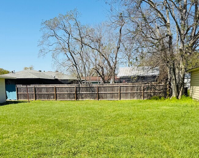 Building Photo - 427 Wood St