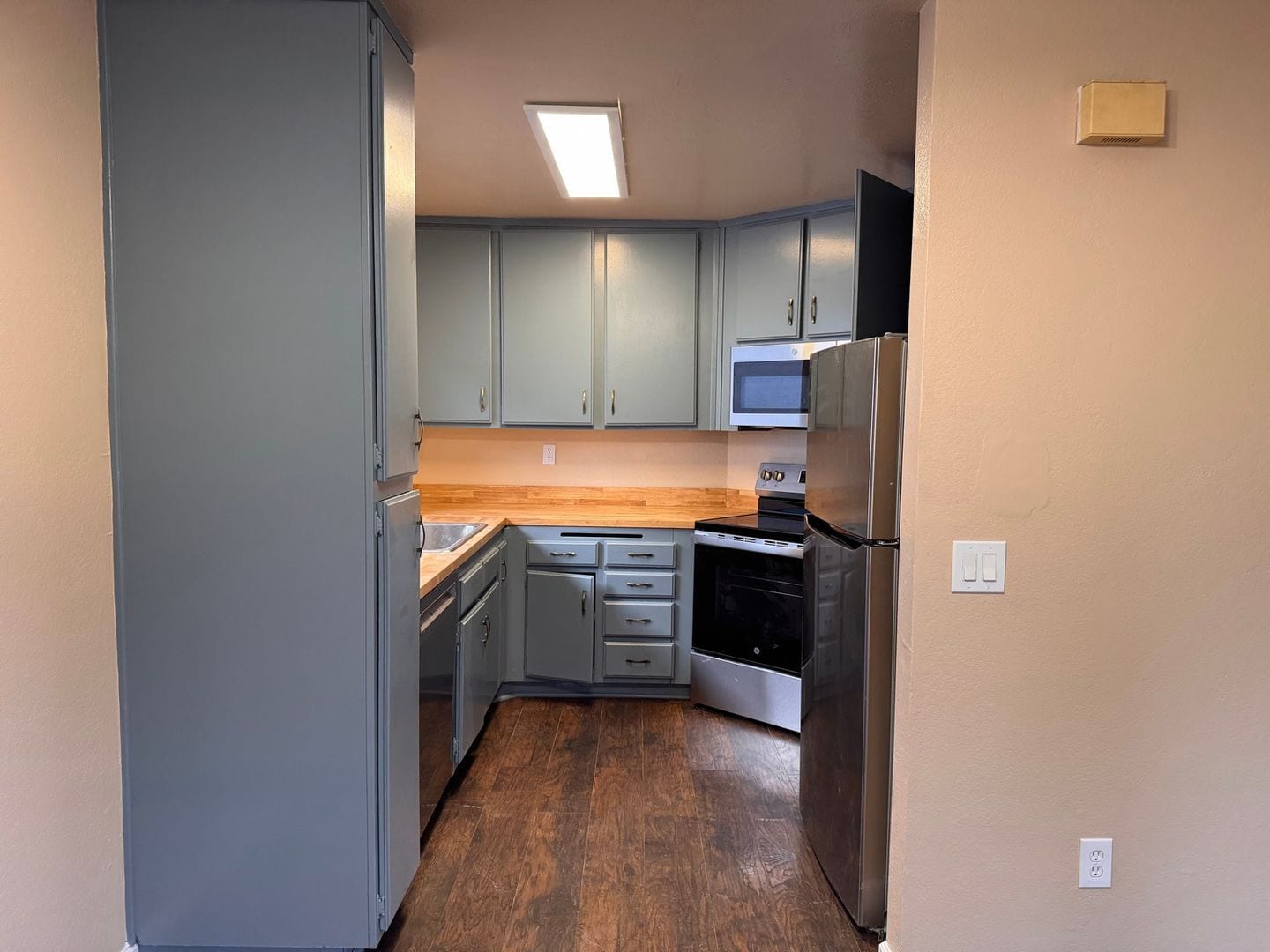 Building Photo - 259 Dartford St