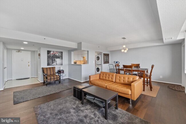 Building Photo - 3713 S George Mason Dr
