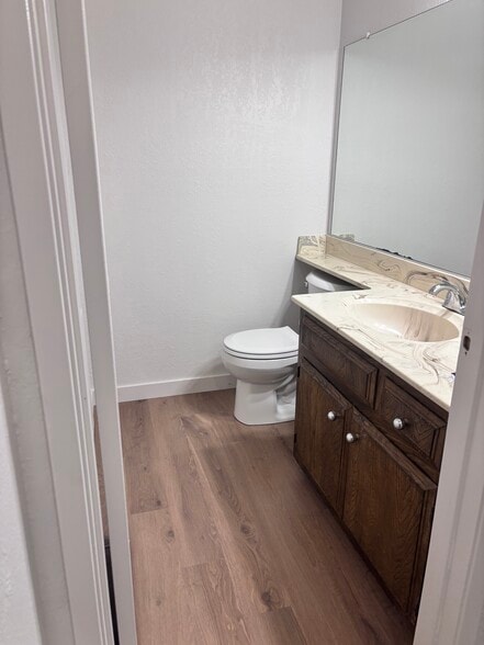 Building Photo - 7943 La Riviera Dr