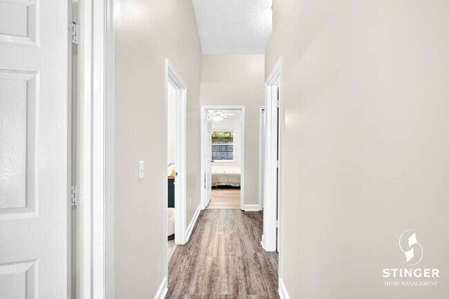 Building Photo - 13 Brindlewood Dr