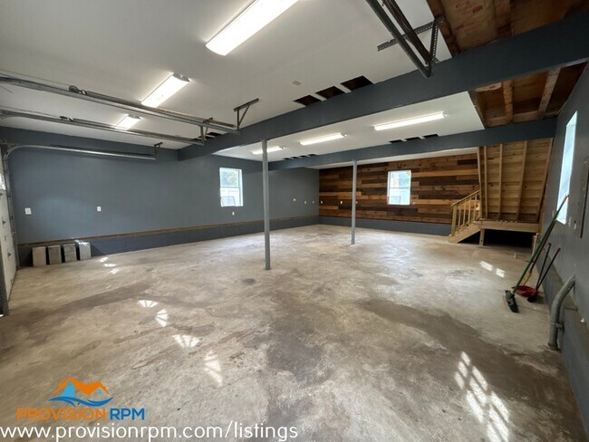 Building Photo - 1410 Evergreen Rd