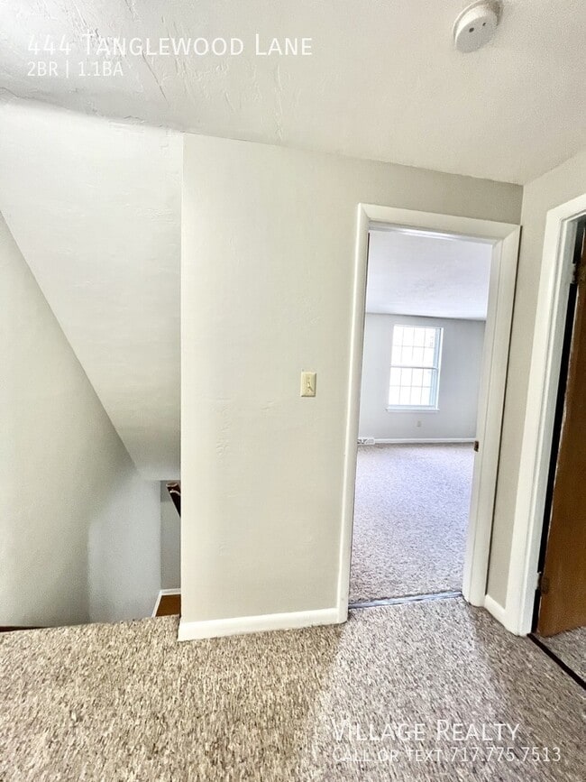 Building Photo - 444 Tanglewood Ln