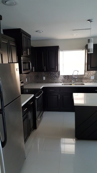 Building Photo - 1212 White Oak Drive
