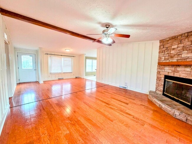 Building Photo - 3 Bedroom Mobile Home in Williamston