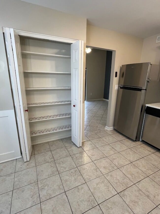 Building Photo - 2 Bedroom 1 Bath Upstairs Condo with MANY upgrades in Hunters Chase