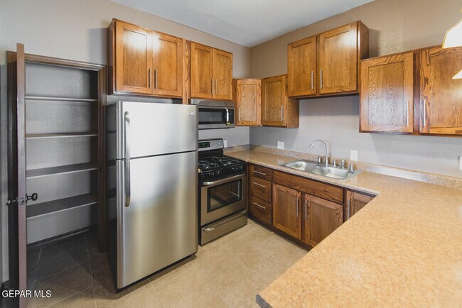 Building Photo - 326 Coates Dr