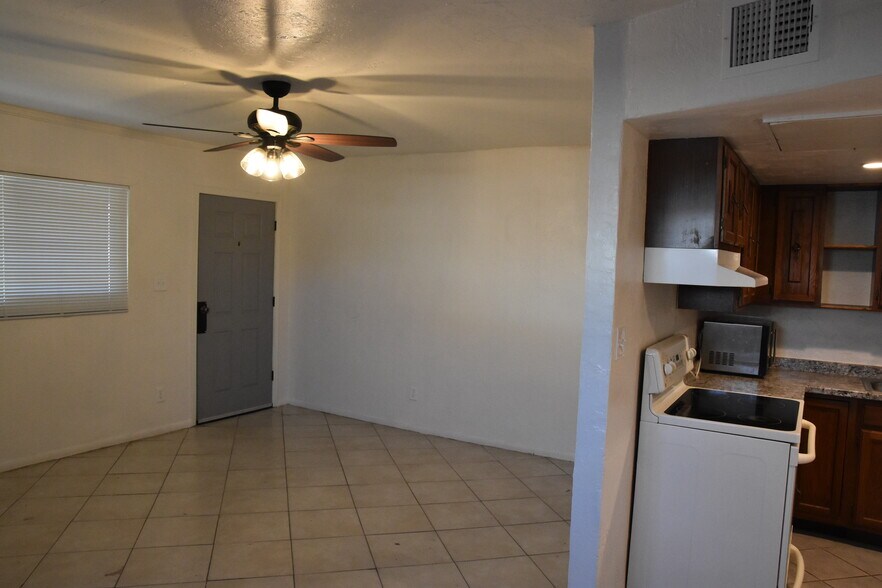 Building Photo - 1514 W Palmer Dr.